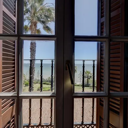 Nyaraló Spectacular Beachfront House *