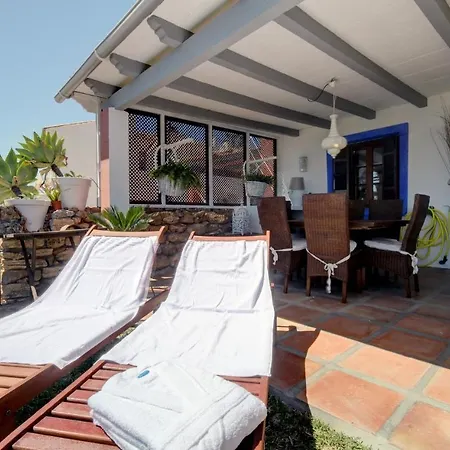 Nyaraló Spectacular Beachfront House